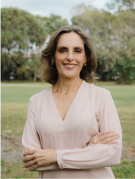 Profesora María Helena Jáen, profesora Honoraria Uniandes, directora Editorial CBCC